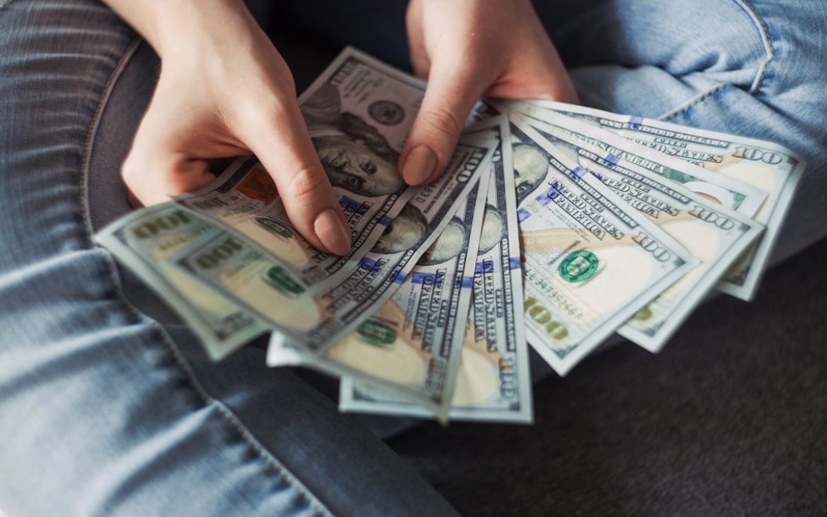 Como Levar Dinheiro para o Exterior e Economizar com Câmbio